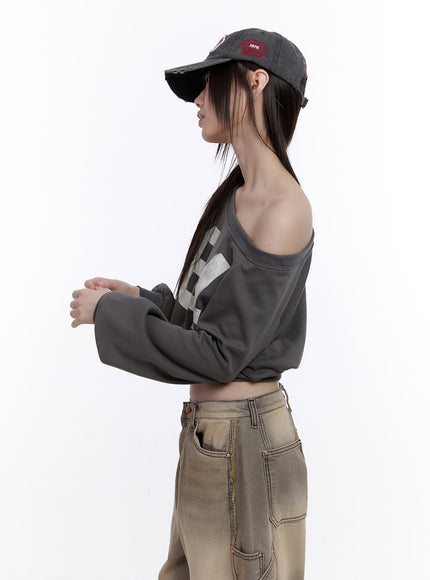 84-graphic-one-shoulder-cropped-sweatshirt-cf512