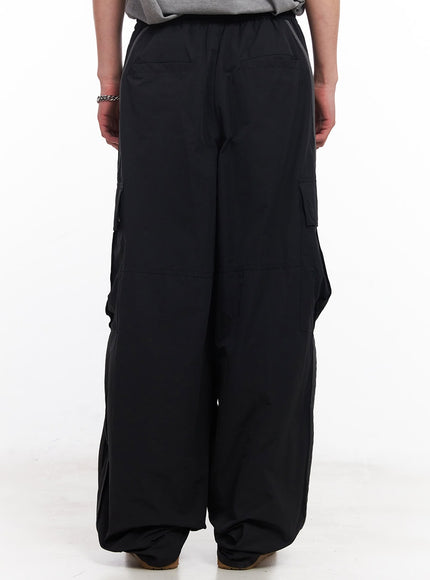 men-s-cargo-balloon-fit-windbreaker-pants-black-iu503