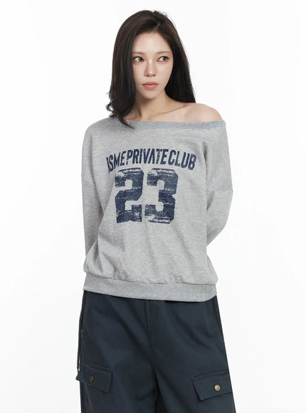 Wide Neck Numeral Graphic Sweatshirt IJ528