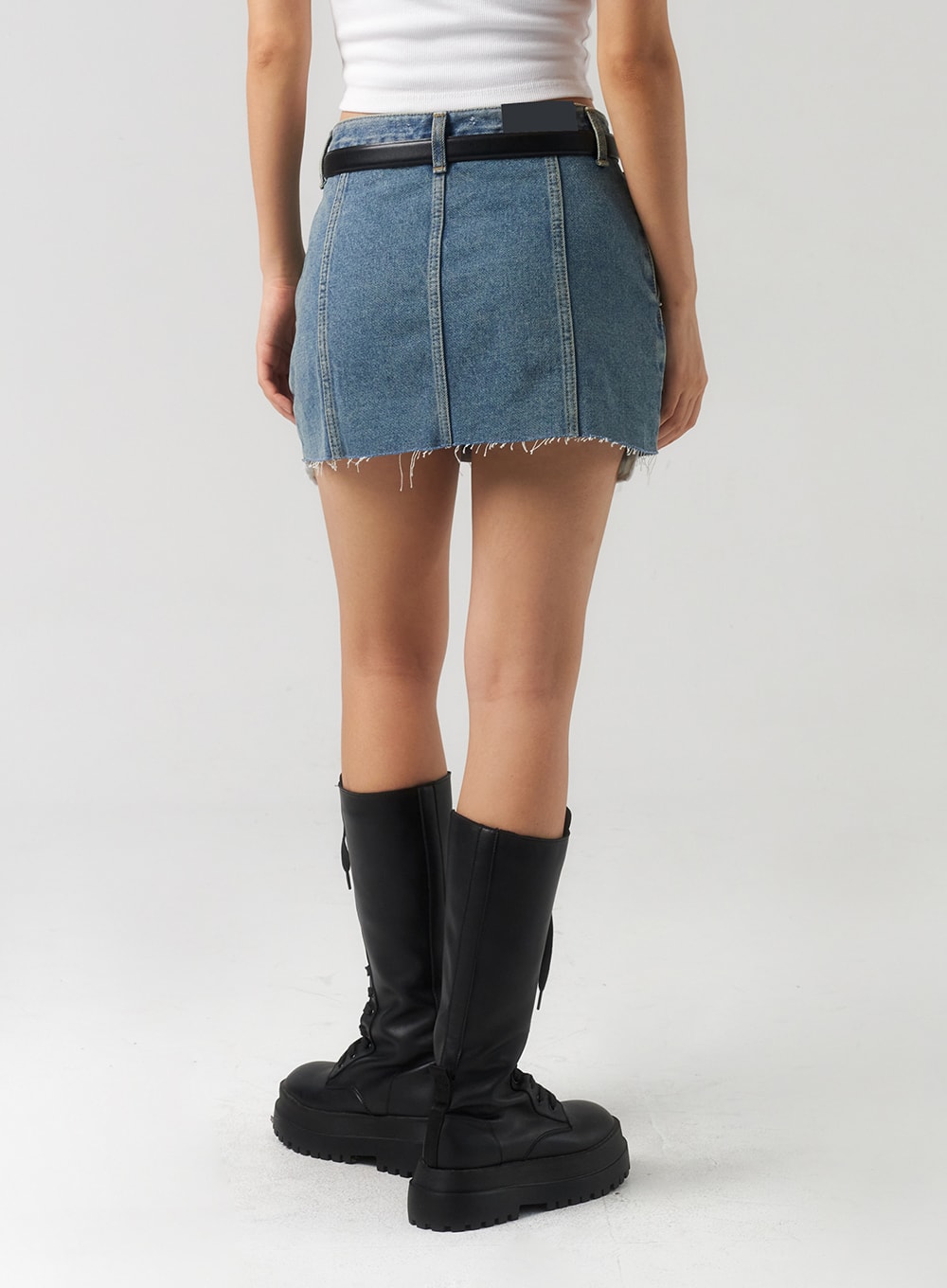 ripped-hem-denim-mini-skirt-cu326