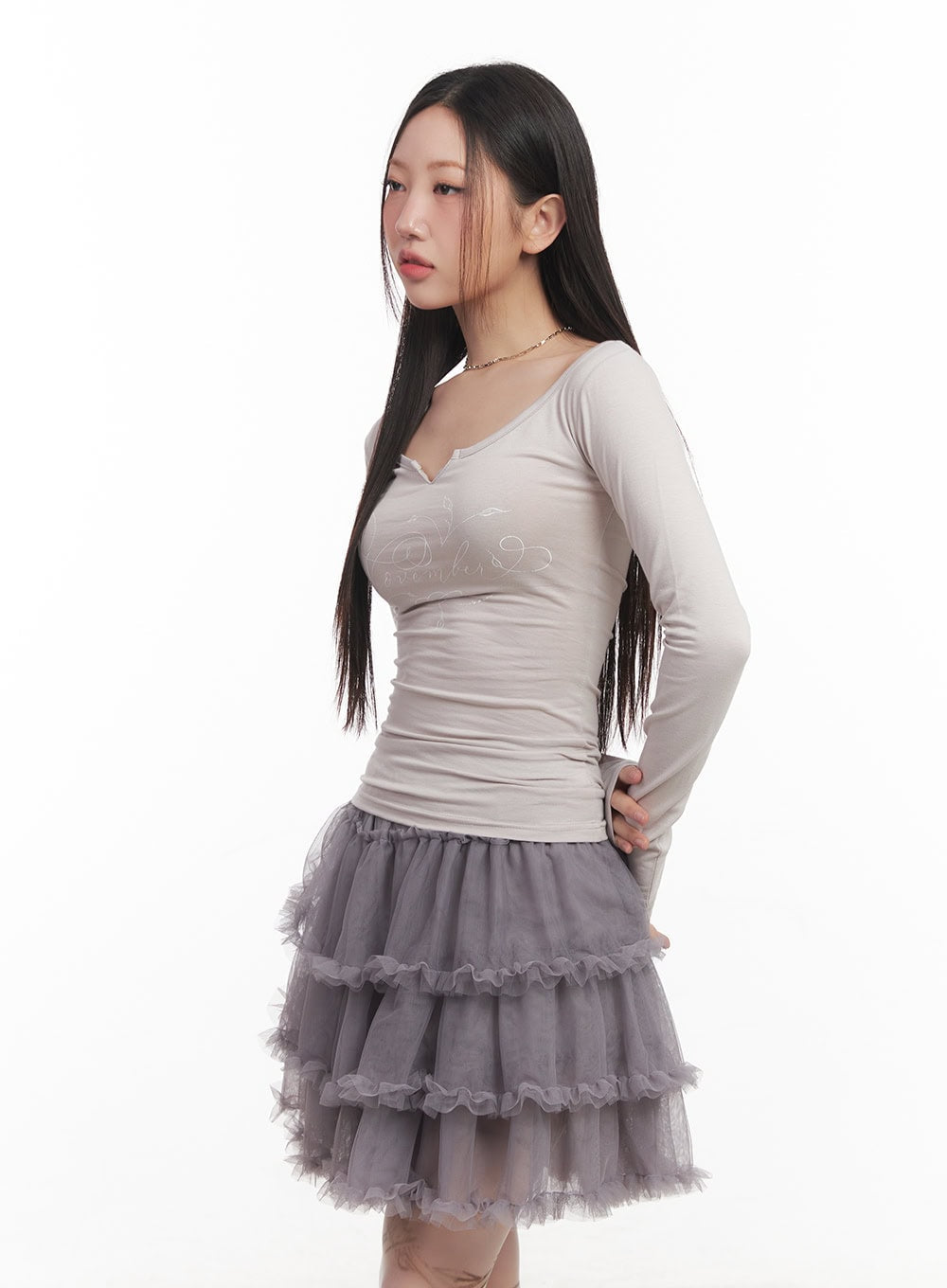 graphic-long-sleeve-v-neck-top-cm528