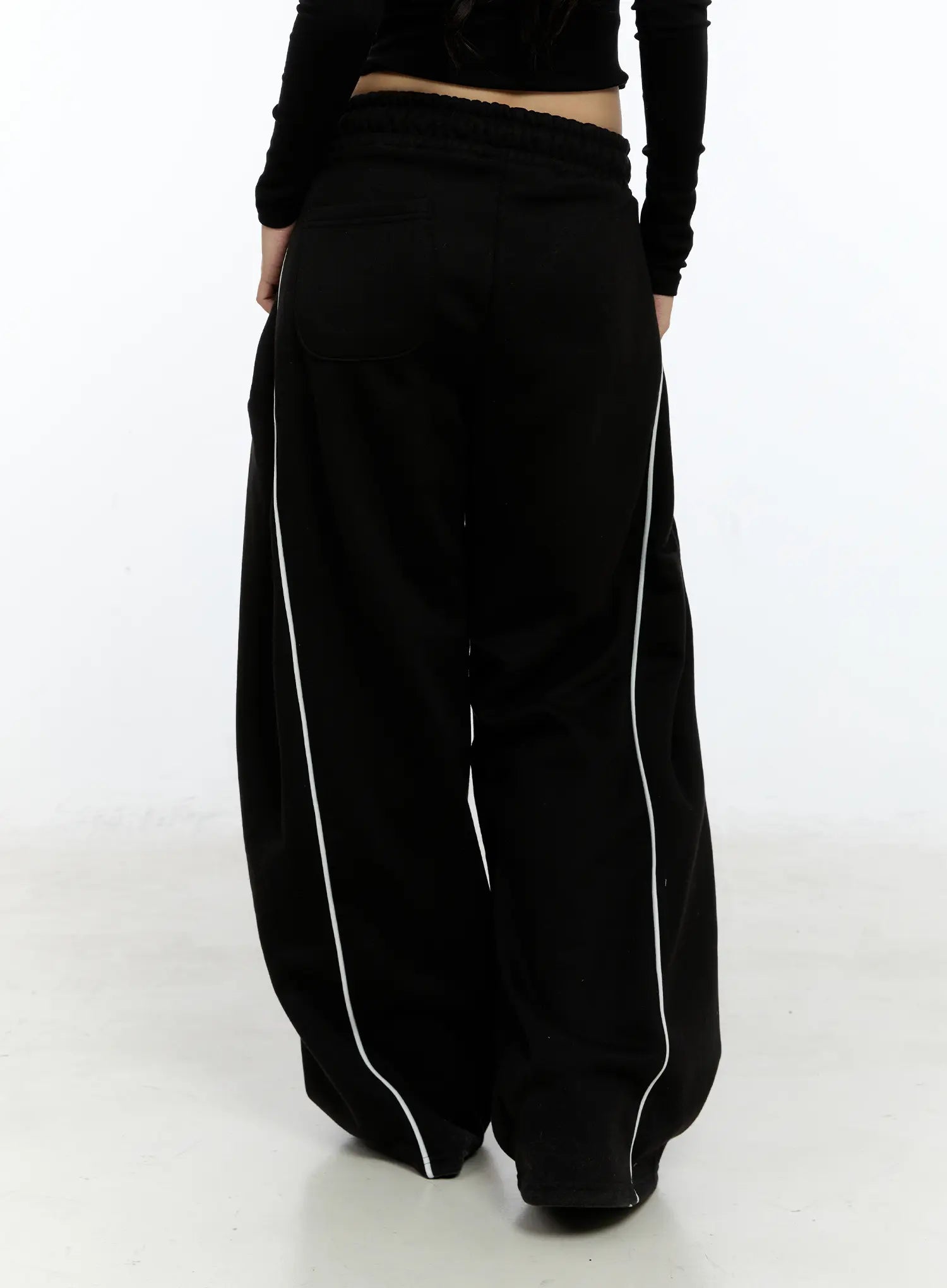wide-leg-track-sweatpants-cn517