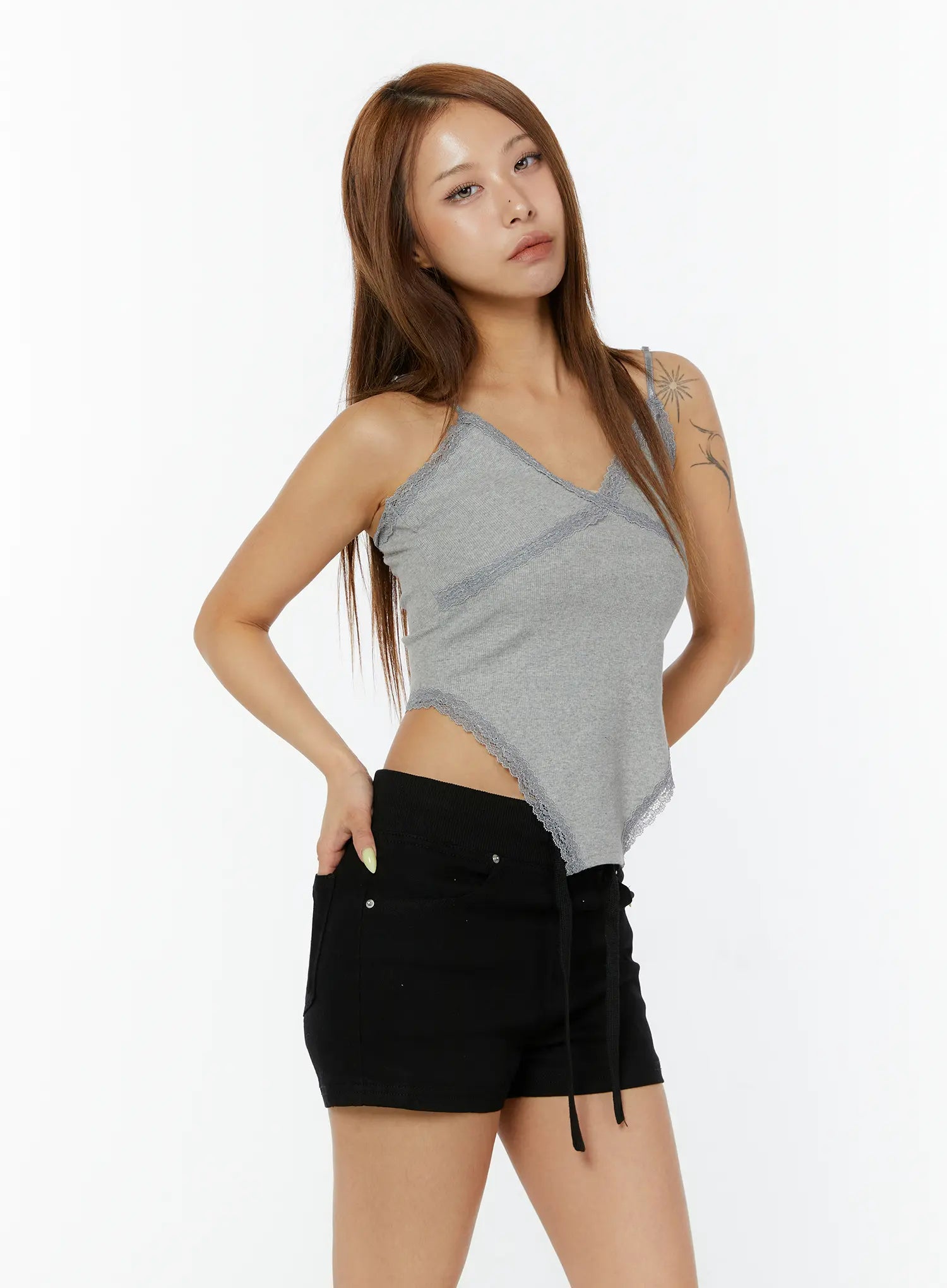 v-neck-lace-sleeveless-top-cy521 / Gray