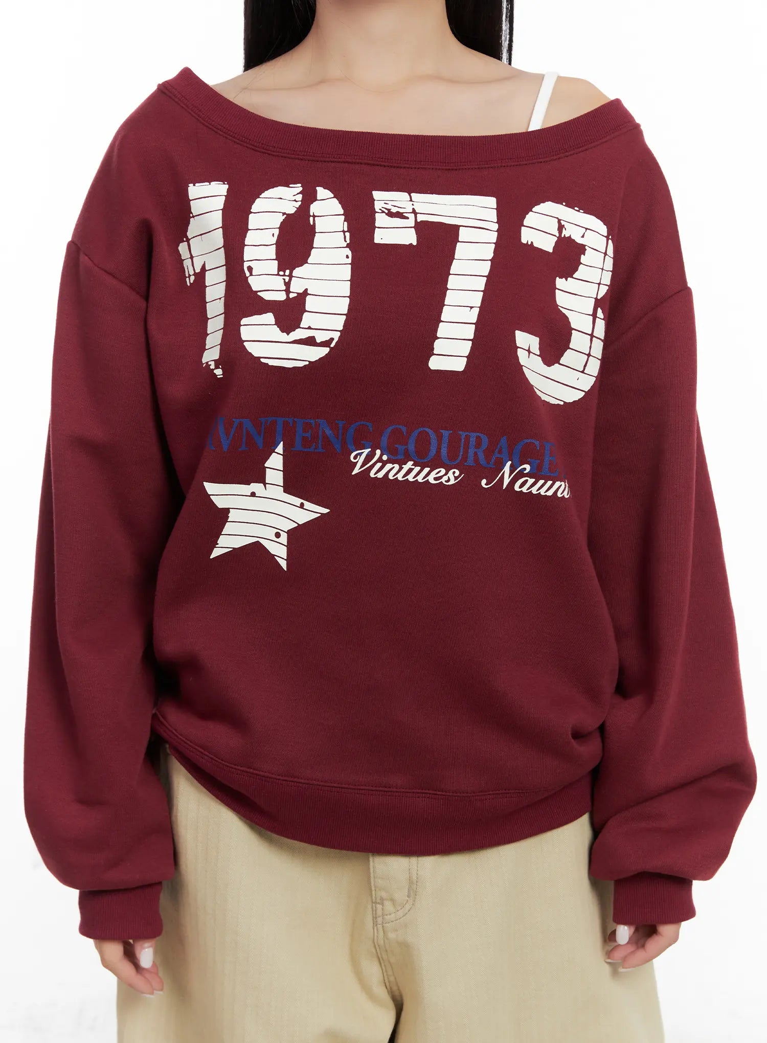 oversized-off-shoulder-graphic-sweatshirt-cn528