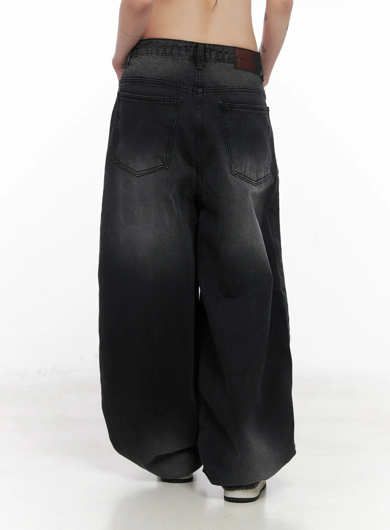 yuji-dark-washed-baggy-jeans-cn513