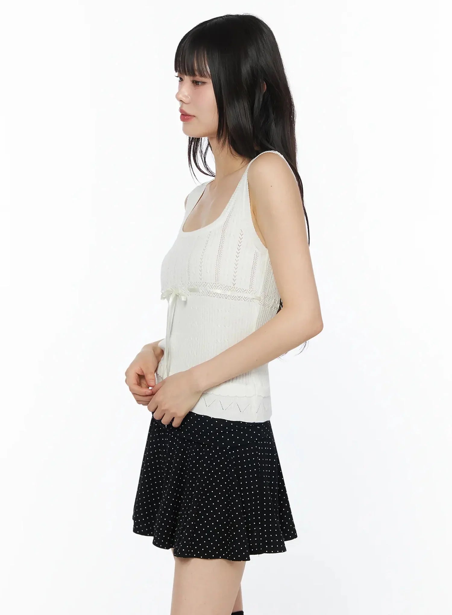 ribbon-knit-sleeveless-top-iy525