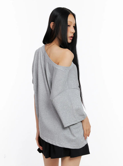 off-shoulder-relaxed-fit-graphic-tee-cl530