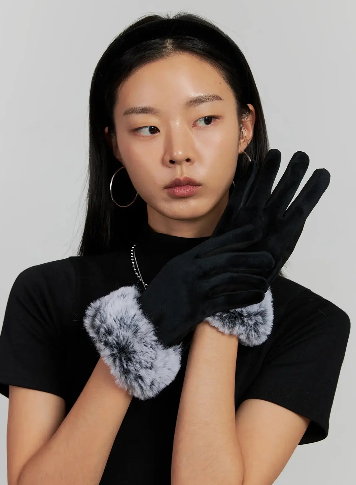 textured-velvet-gloves-in528