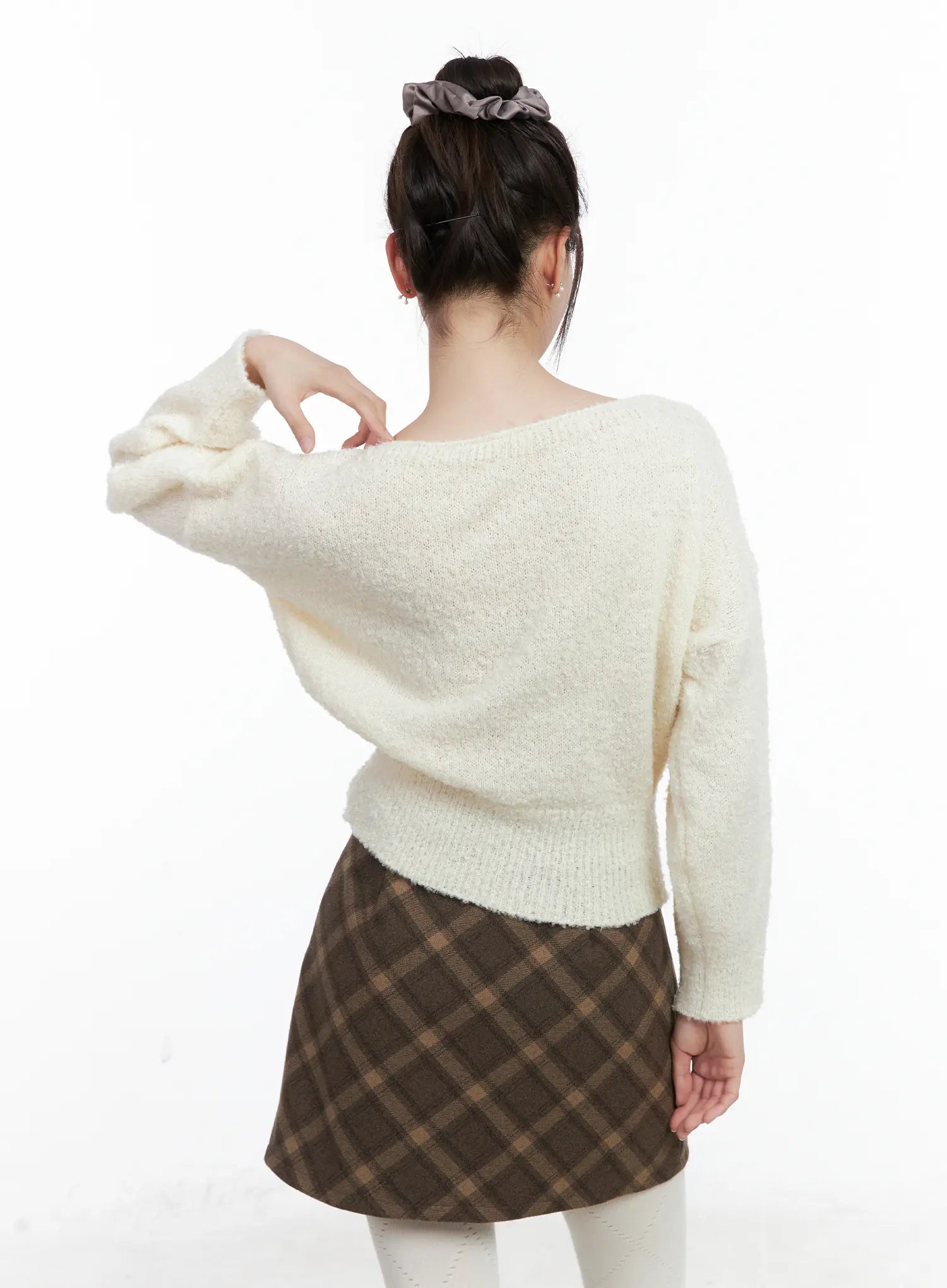 soft-boat-neck-knit-sweater-cn518