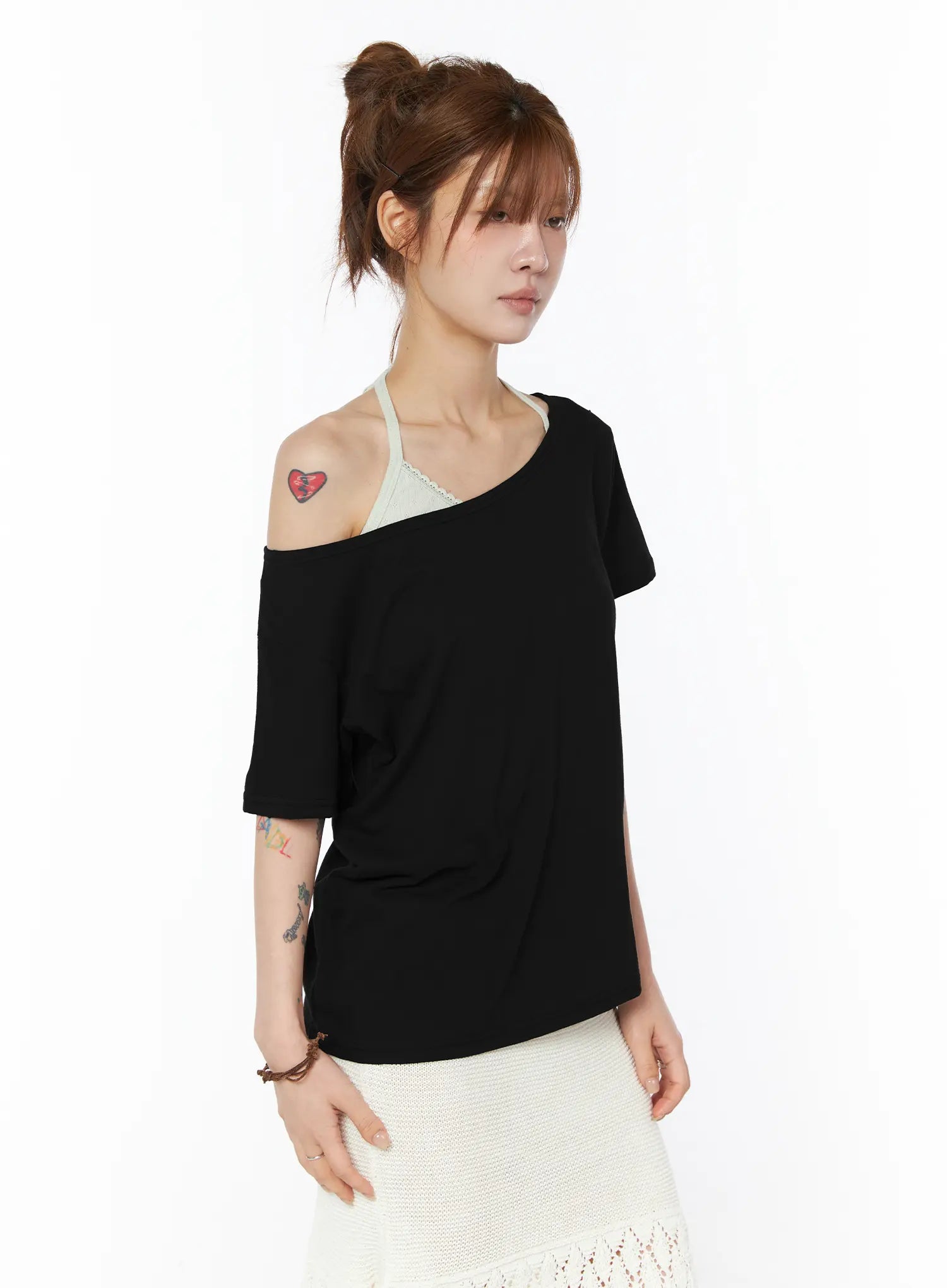off-shoulder-boxy-tee-cy527 / Black