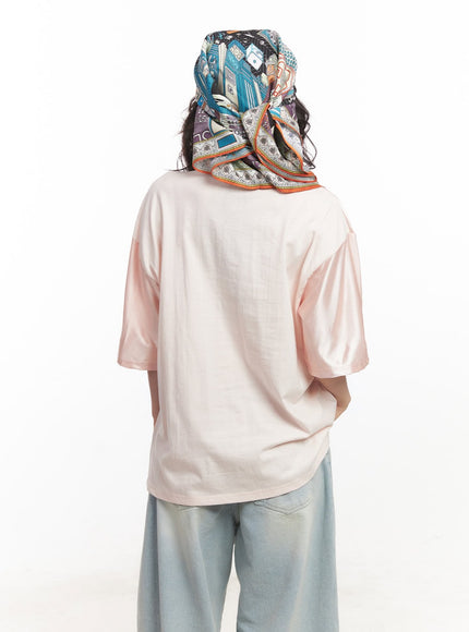 graphic-v-neck-oversized-tee-ca518