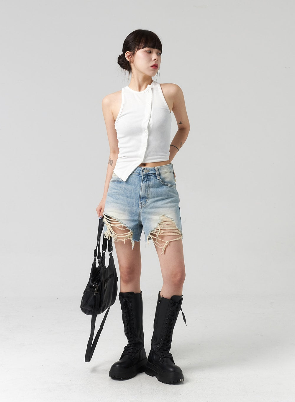 light-ripped-denim-shorts-cl318
