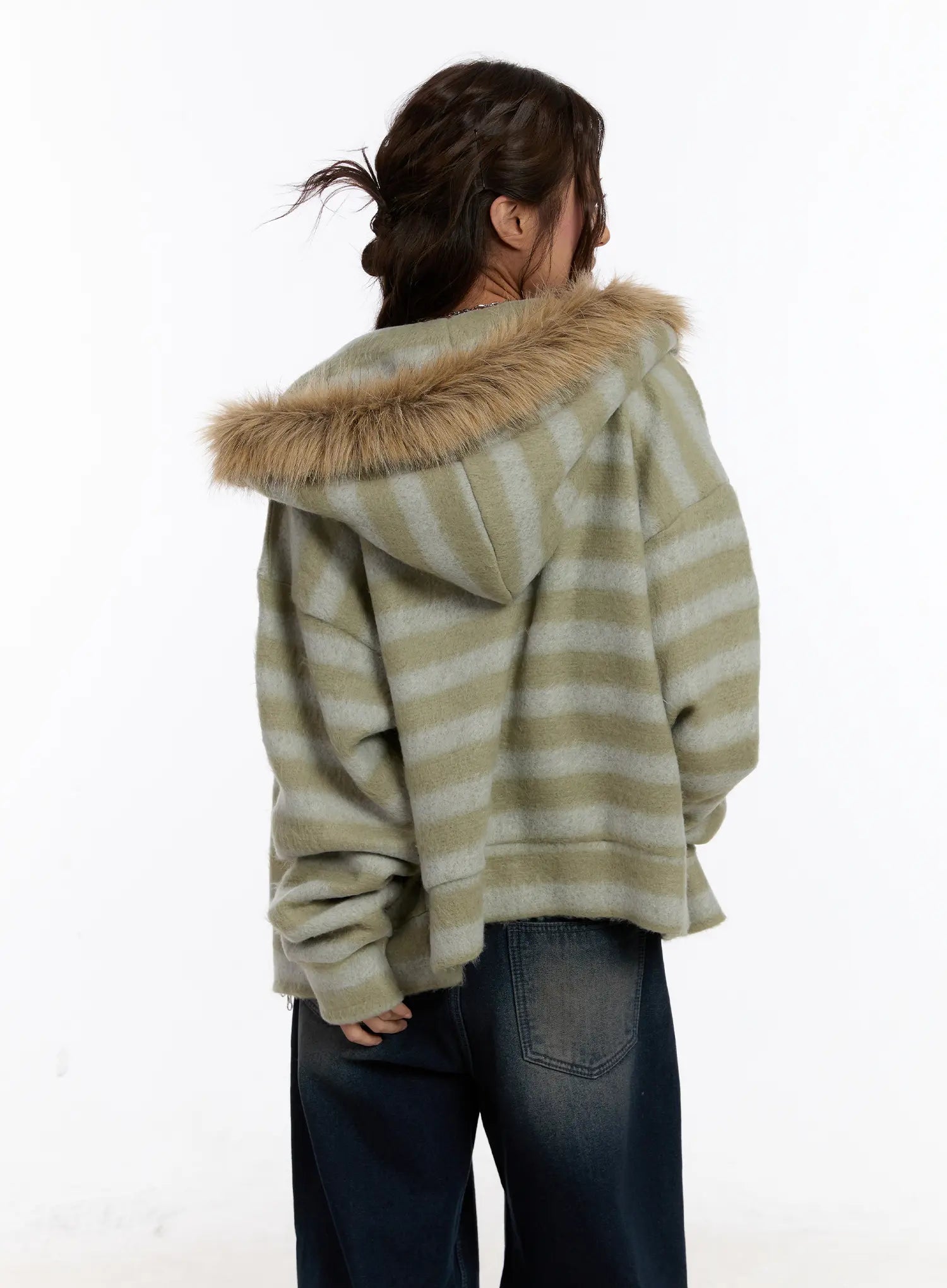 striped-faux-fur-zip-up-hoodie-cn527