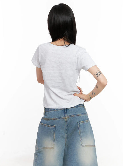 kitty-graphic-cropped-tee-cl525