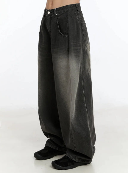 yunho-oversized-wing-print-jeans-if526