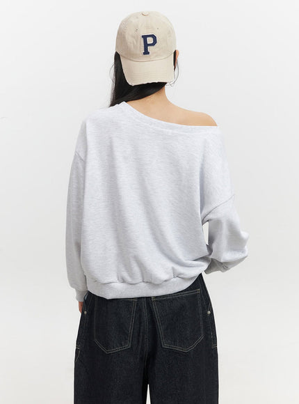 one-shoulder-graphic-crewneck-if510