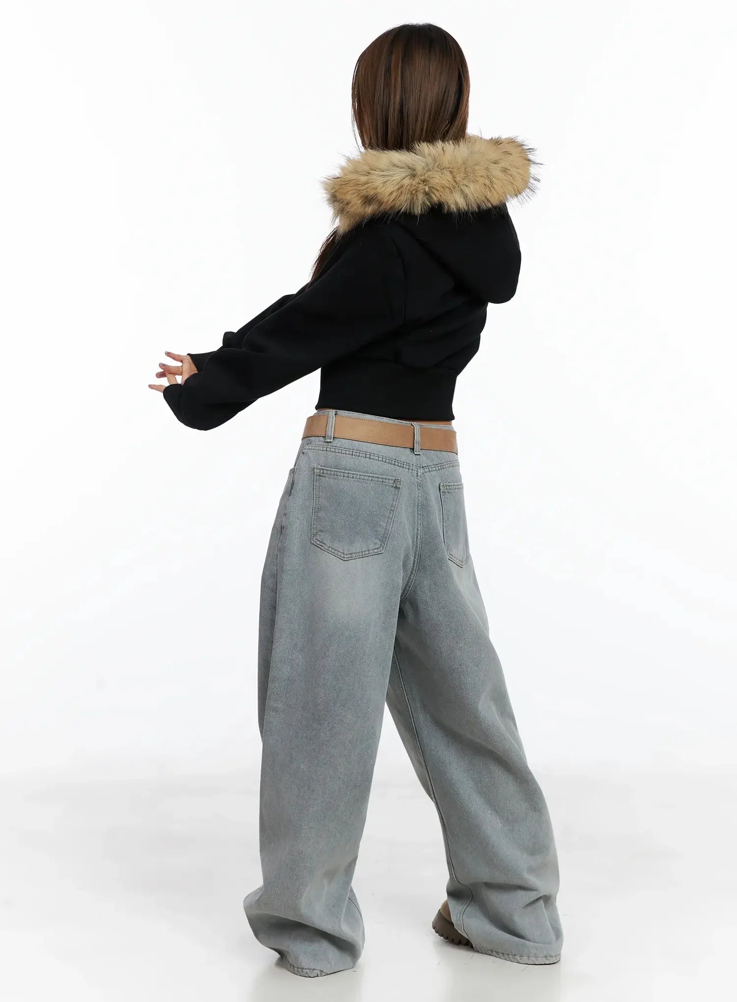 faux-fur-cropped-zip-up-hoodie-in528