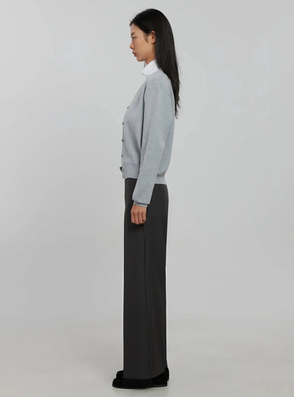 classic-v-neck-cardigan-ij508