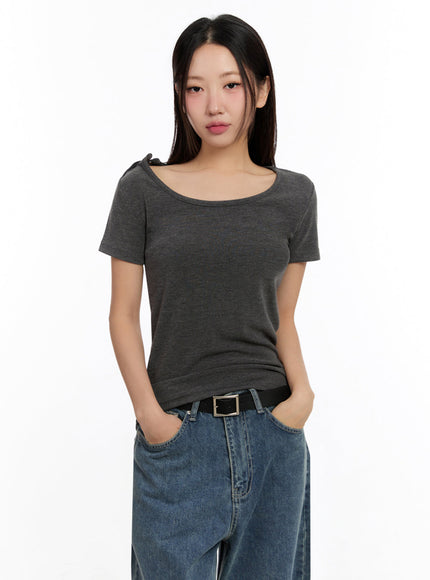 slim-fit-buttoned-u-neck-top-iu509