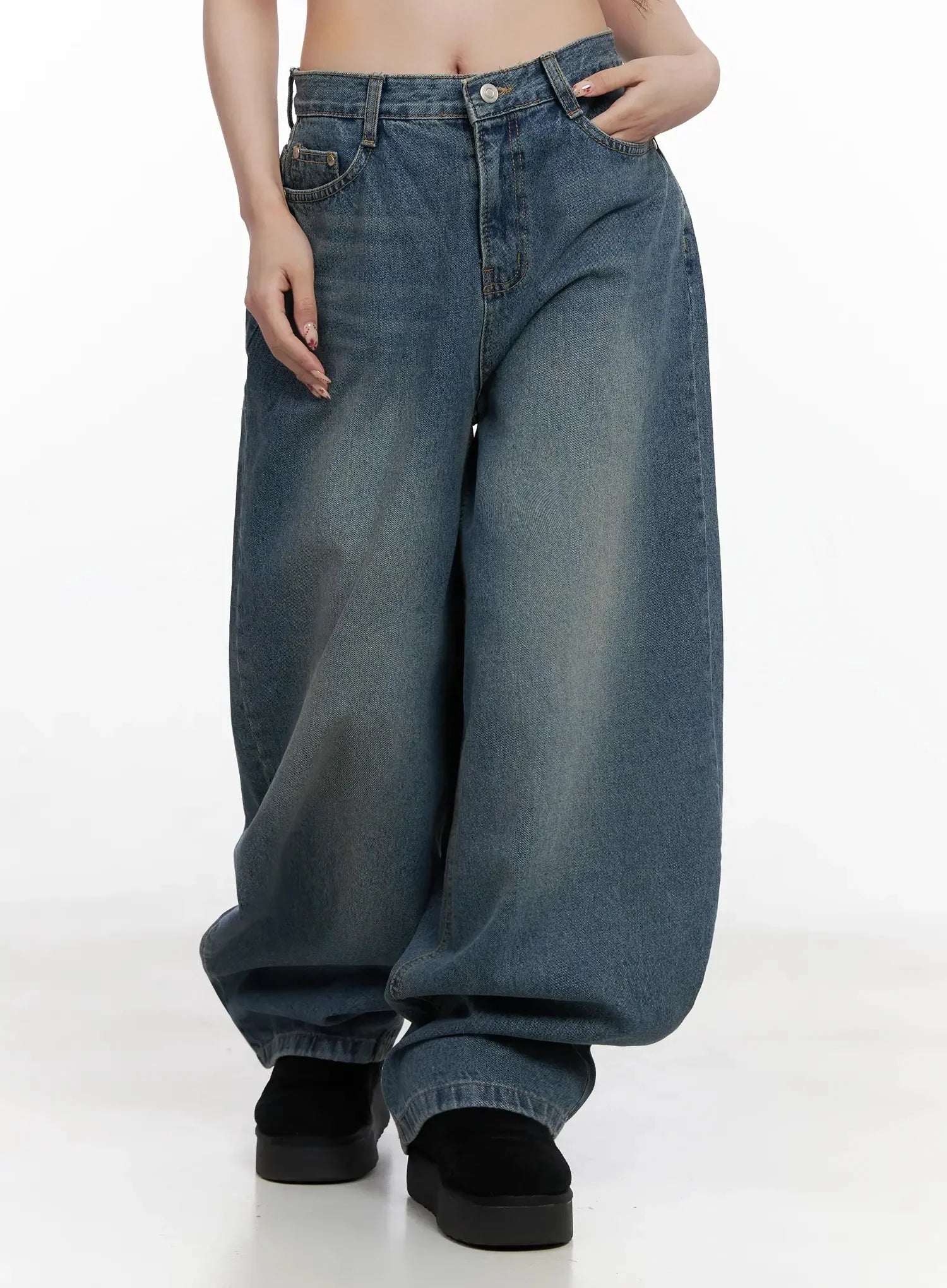 alani-vintage-wash-wide-leg-jeans-in525