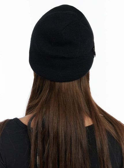 black-strap-beanie-in528