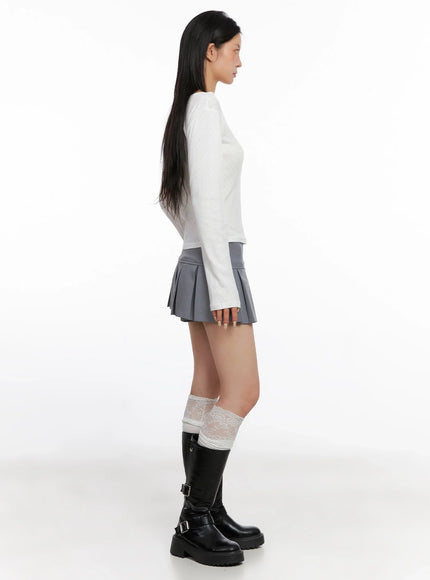 v-neck-eyelet-long-sleeve-top-is515