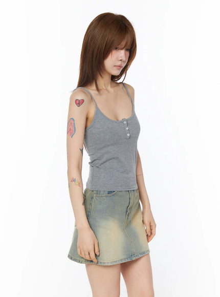 casual-buttoned-sleeveless-top-cy527 / Gray