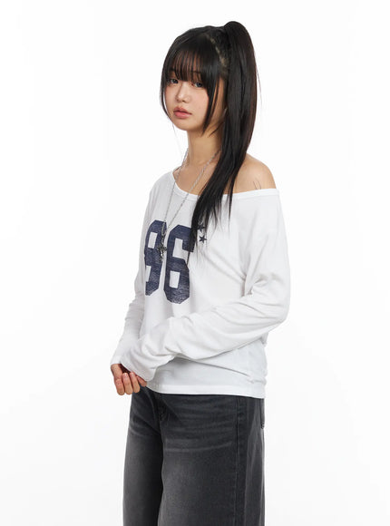 loose-fit-boat-neck-graphic-long-sleeve-tee-cf504 / White