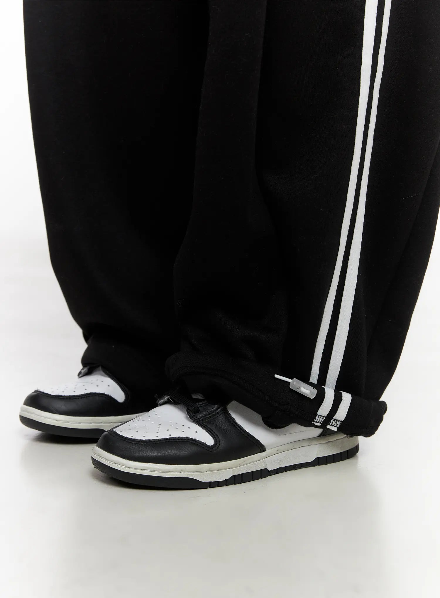 cozy-wide-leg-track-sweatpants-cn512