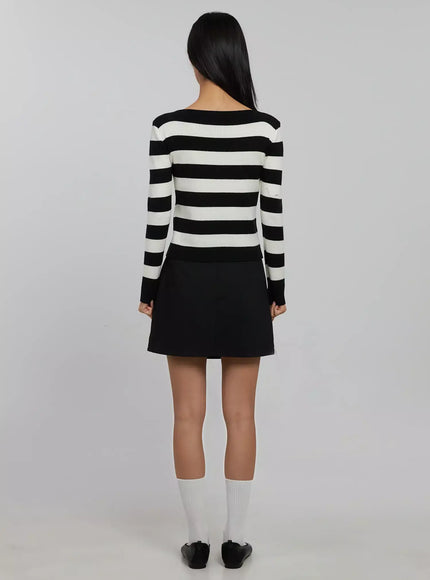 striped-boat-neck-knit-top-ij508