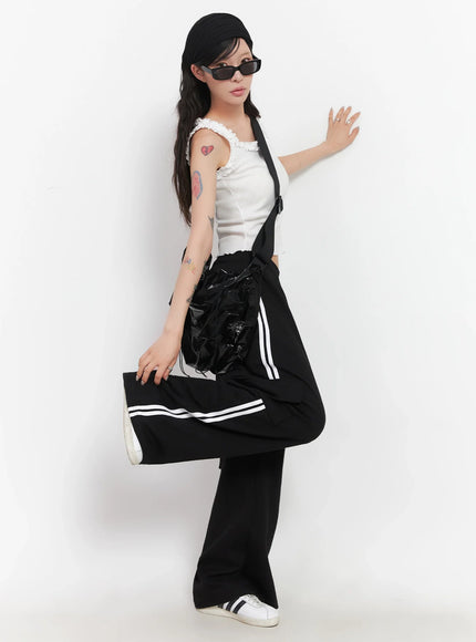 slouchy-gloss-crossbody-bag-ic503