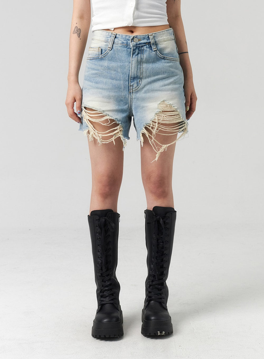 light-ripped-denim-shorts-cl318