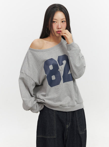 one-shoulder-graphic-crewneck-if510
