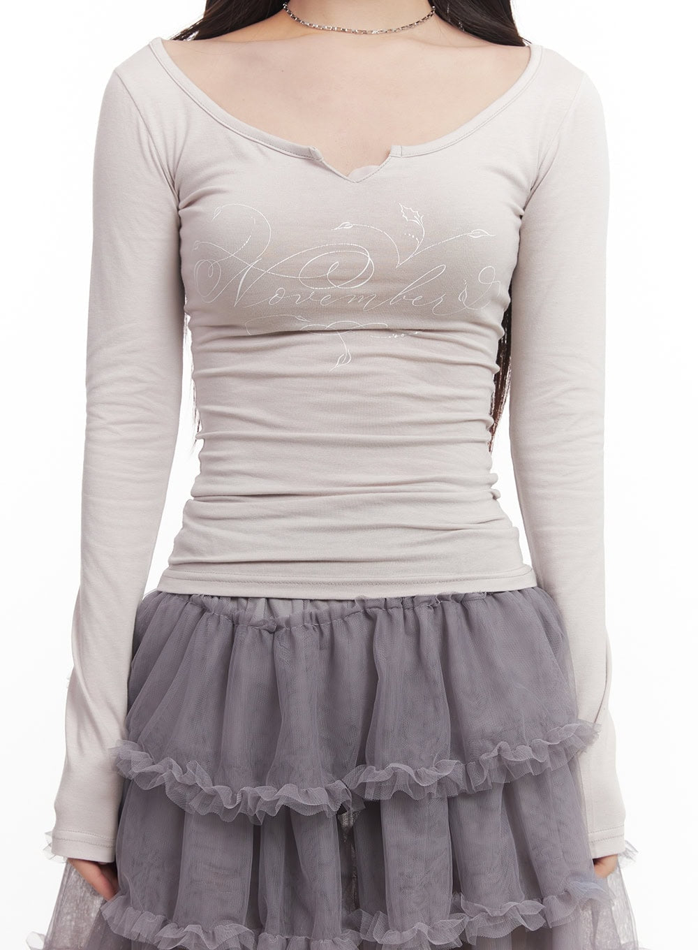 graphic-long-sleeve-v-neck-top-cm528