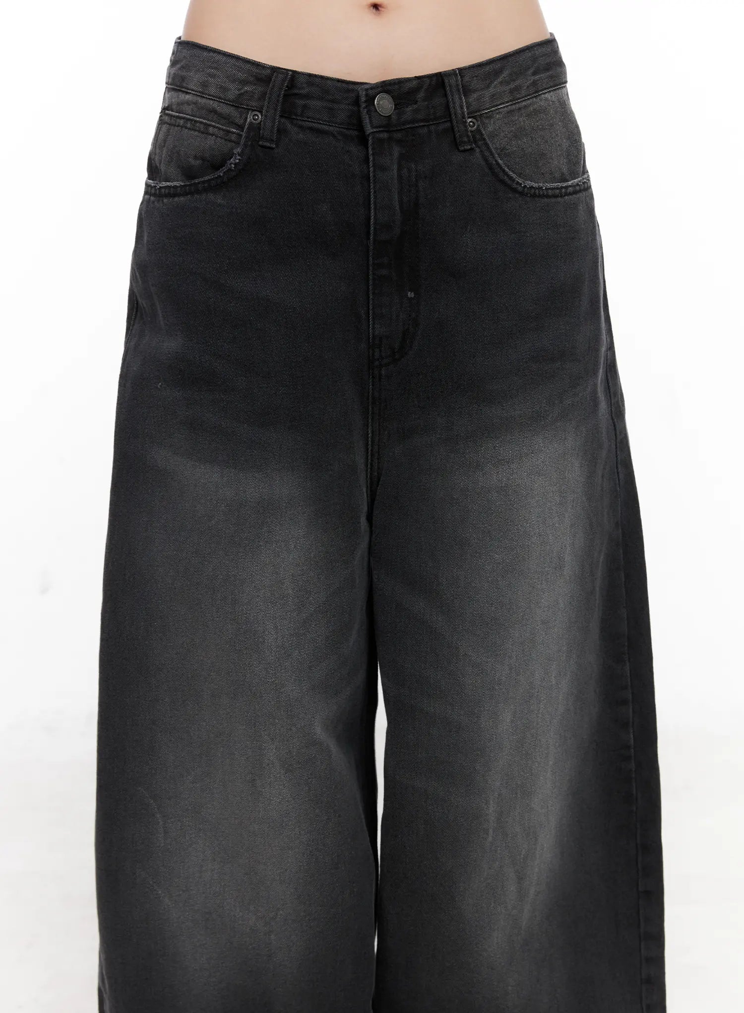 yuji-dark-washed-baggy-jeans-cn513