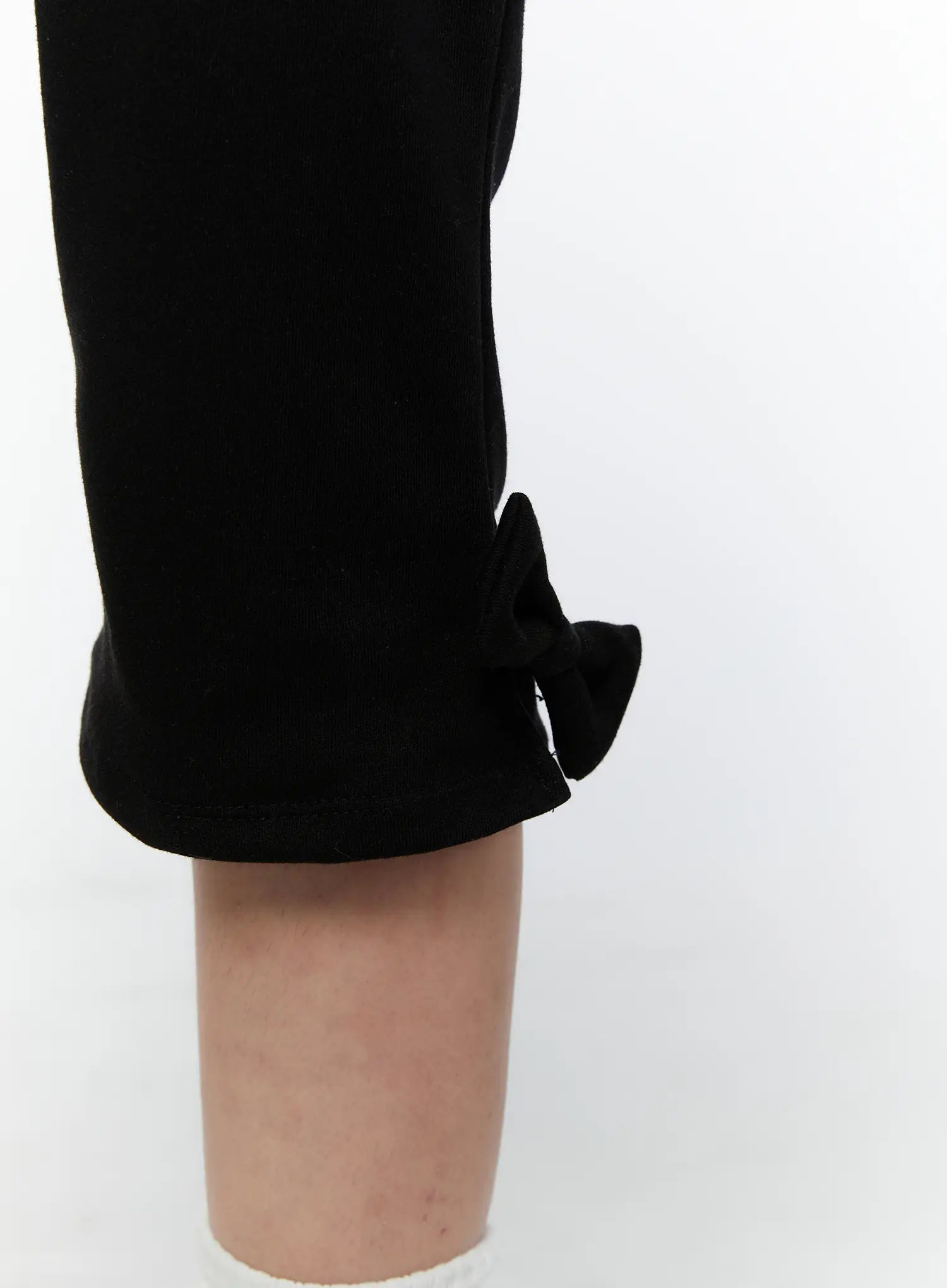 ribbed-hem-capri-pants-with-bow-detail-cy518