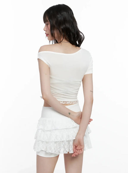 asymmetric-off-shoulder-lace-trim-top-il531