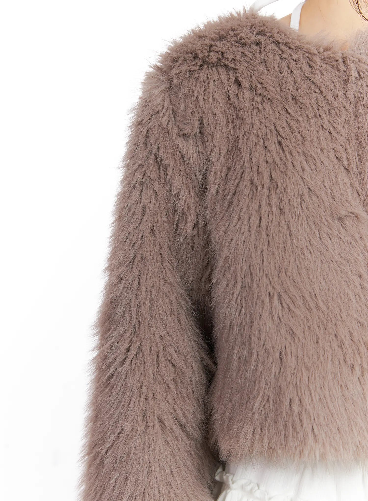 cropped-faux-fur-jacket-cn520