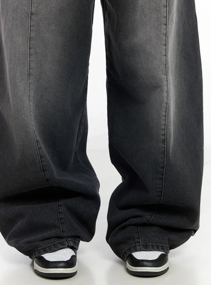 Alana Belt-Detail Baggy Jeans CJ530