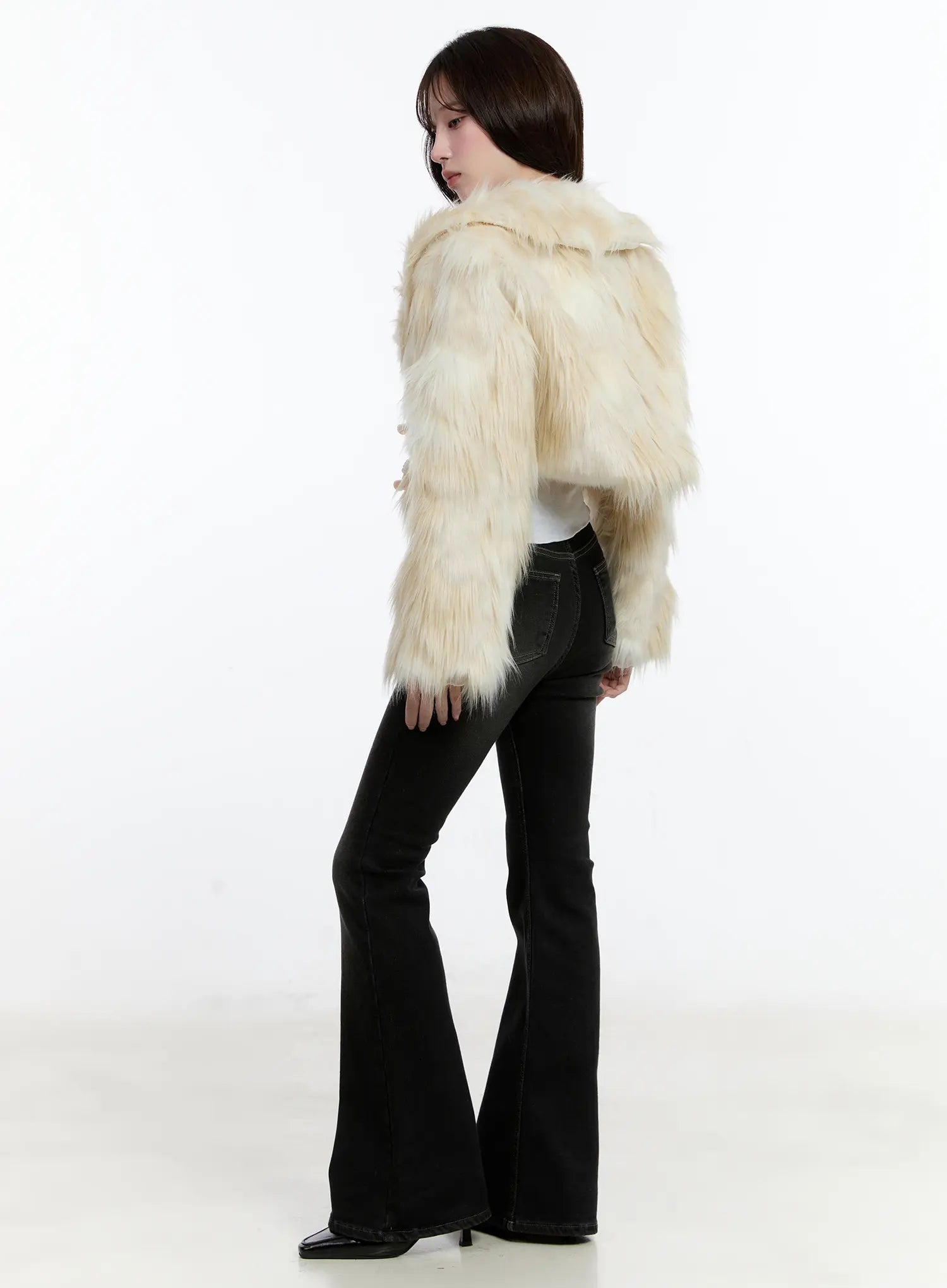 cropped-faux-fur-collared-jacket-cn525