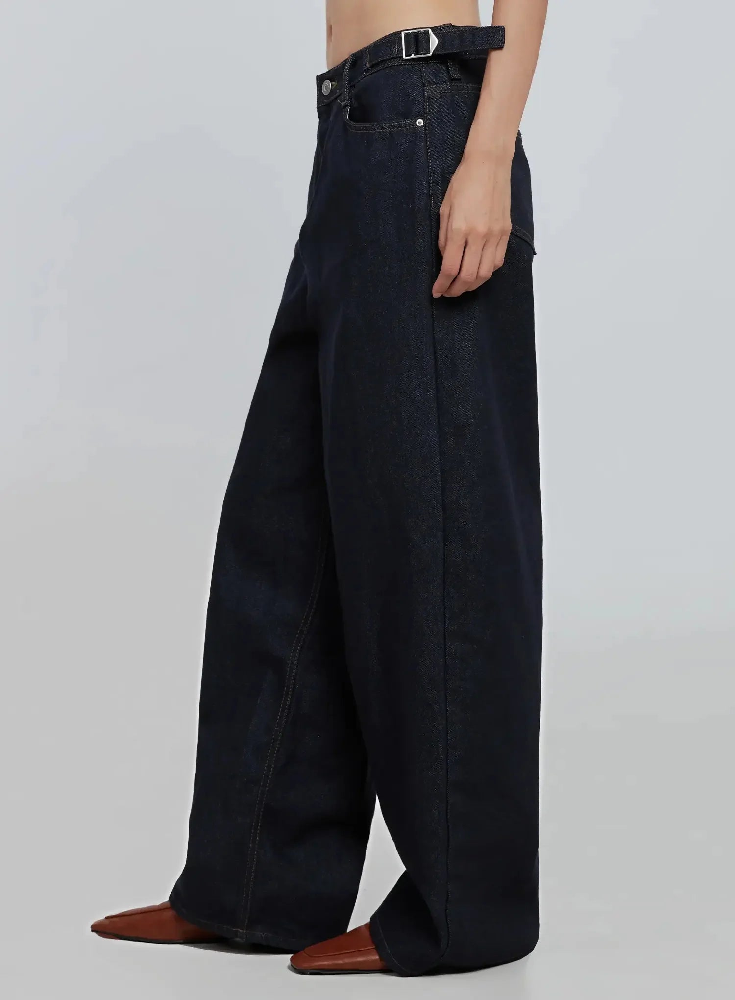 soobin-side-button-wide-leg-jeans-io530