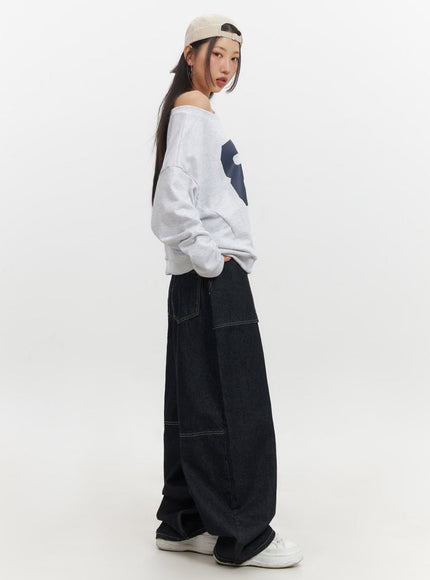 one-shoulder-graphic-crewneck-if510