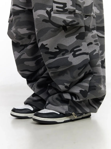 street-style-camo-wide-cargo-pants-cm519