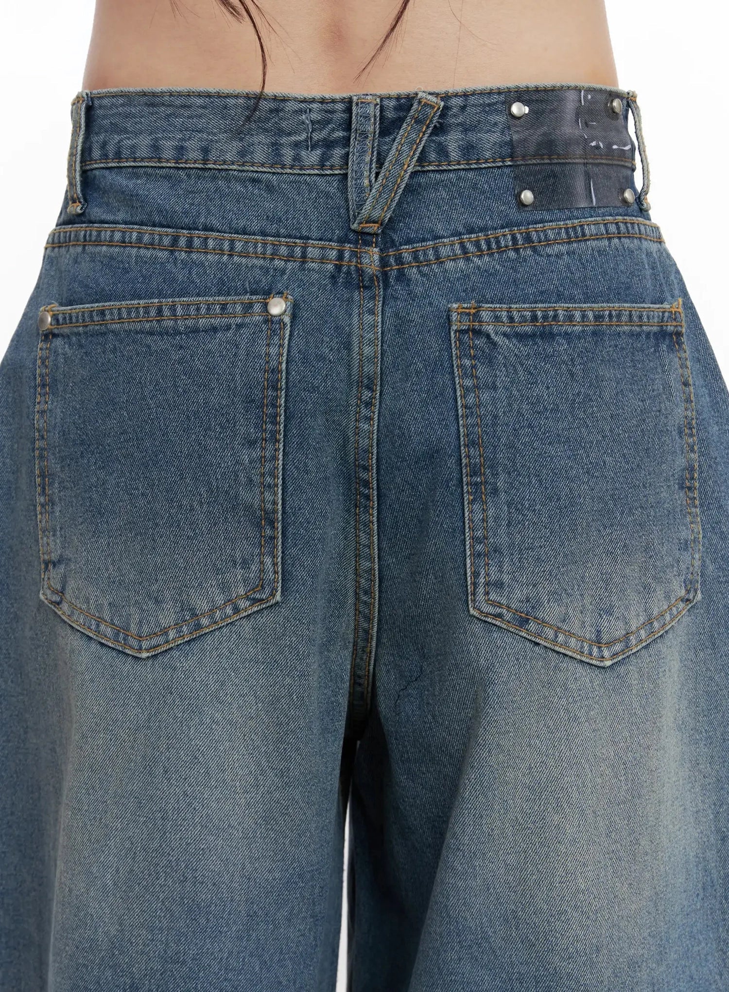 alani-vintage-wash-wide-leg-jeans-in525