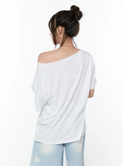 oversized-off-shoulder-graphic-tee-cy514