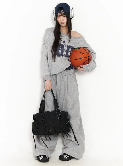 86 Sporty Off-Shoulder Sweatshirt IM530