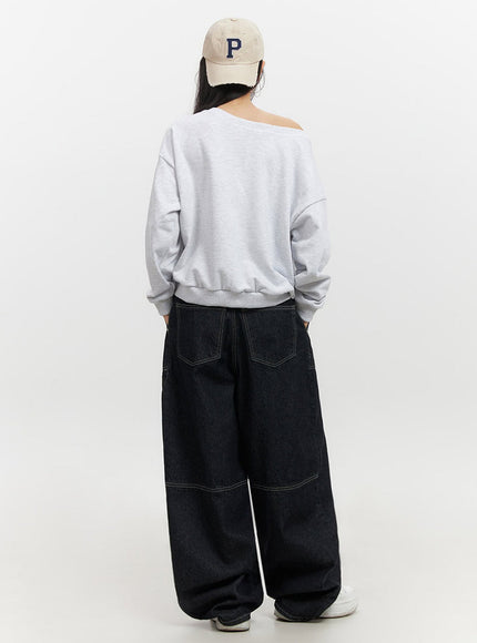 one-shoulder-graphic-crewneck-if510