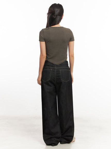 tomboy-graphic-crop-top-ia524