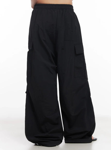 black-utility-wide-fit-cargo-pants-ic503
