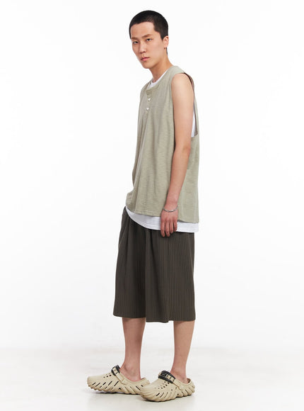 mens-pleated-wide-fit-shorts-iu512